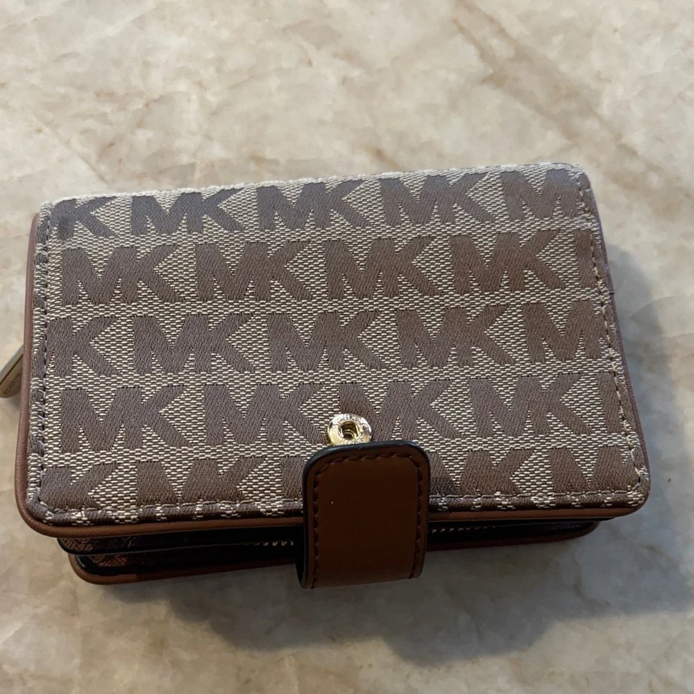 New Michael Kors Tan and Brown Logo Wallet